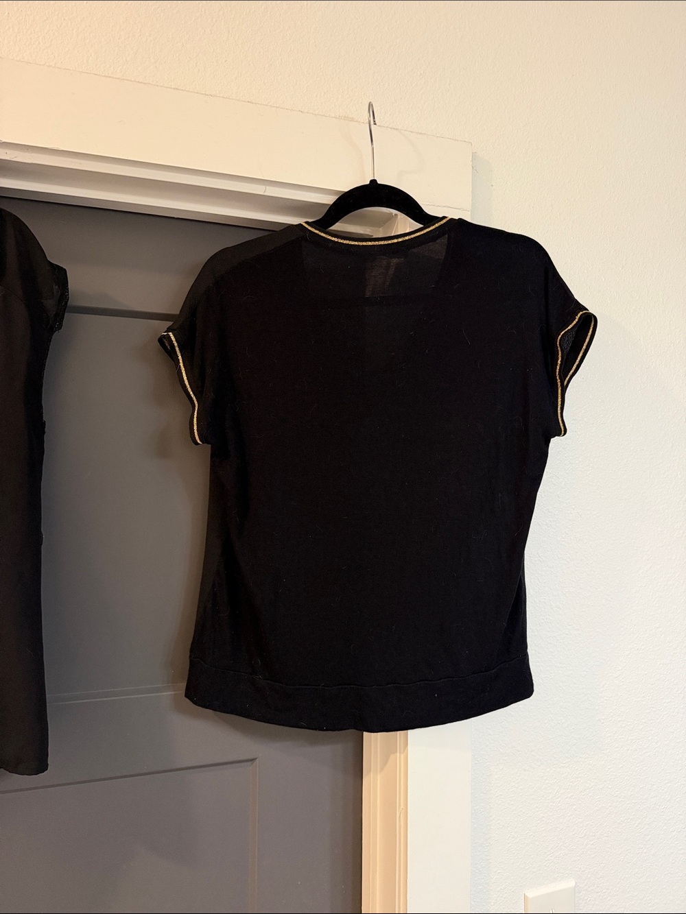 Lot of 4 Black Women's Tops - Classic Work & Casual Styles - Picture 7 of 9